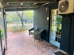 Shangri-La Country Hotel