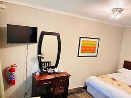 Shangri-La Country Hotel