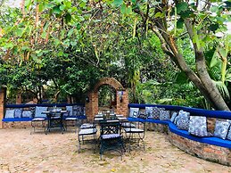 Shangri-La Country Hotel