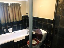 Shangri-La Country Hotel