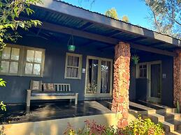 Shangri-La Country Hotel