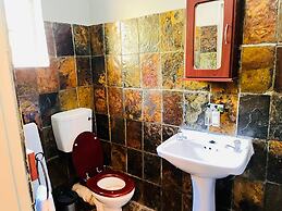 Shangri-La Country Hotel