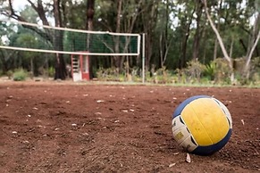 Shangri-La Country Hotel