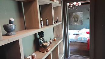 Shangri-La Country Hotel