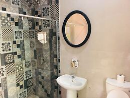 Shangri-La Country Hotel