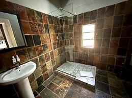 Shangri-La Country Hotel