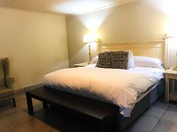 Shangri-La Country Hotel