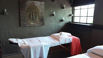 Shangri-La Country Hotel