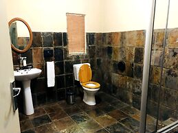 Shangri-La Country Hotel