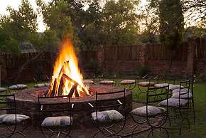 Shangri-La Country Hotel