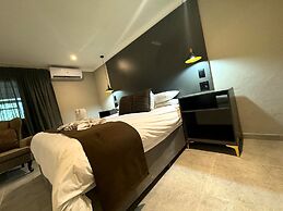 Shangri-La Country Hotel