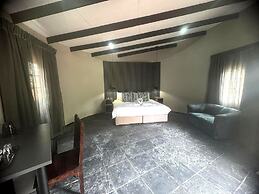 Shangri-La Country Hotel