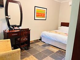 Shangri-La Country Hotel