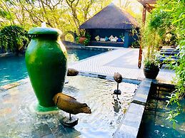 Shangri-La Country Hotel