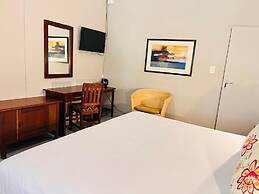 Shangri-La Country Hotel