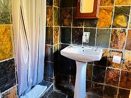 Shangri-La Country Hotel