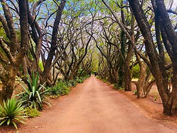 Shangri-La Country Hotel