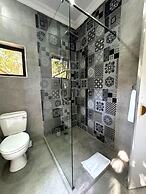 Shangri-La Country Hotel