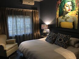 Shangri-La Country Hotel