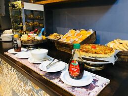 Shangri-La Country Hotel