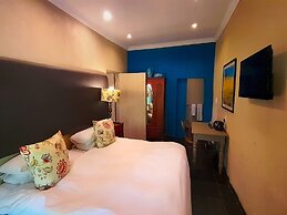 Shangri-La Country Hotel