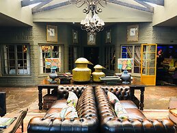 Shangri-La Country Hotel