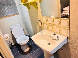 Shangri-La Country Hotel