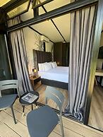 Shangri-La Country Hotel