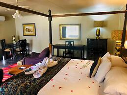 Shangri-La Country Hotel