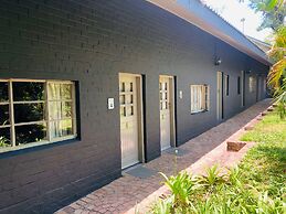 Shangri-La Country Hotel