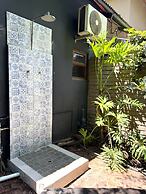 Shangri-La Country Hotel