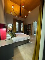 Shangri-La Country Hotel