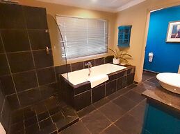 Shangri-La Country Hotel