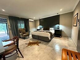 Shangri-La Country Hotel