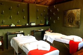 Shangri-La Country Hotel