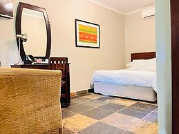 Shangri-La Country Hotel