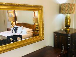 Shangri-La Country Hotel