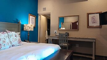 Shangri-La Country Hotel