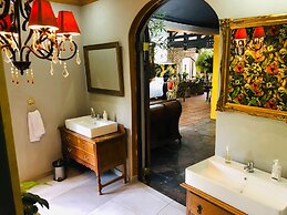 Shangri-La Country Hotel