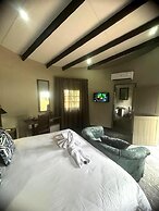 Shangri-La Country Hotel