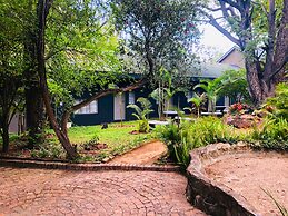 Shangri-La Country Hotel