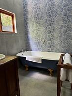 Shangri-La Country Hotel