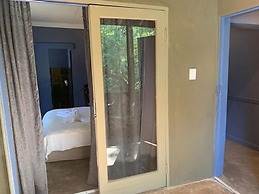 Shangri-La Country Hotel