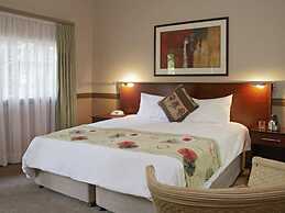 Shangri-La Country Hotel