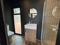 Shangri-La Country Hotel