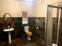 Shangri-La Country Hotel