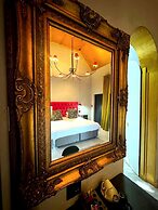 Shangri-La Country Hotel