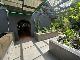 Shangri-La Country Hotel