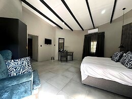 Shangri-La Country Hotel