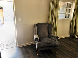 Shangri-La Country Hotel